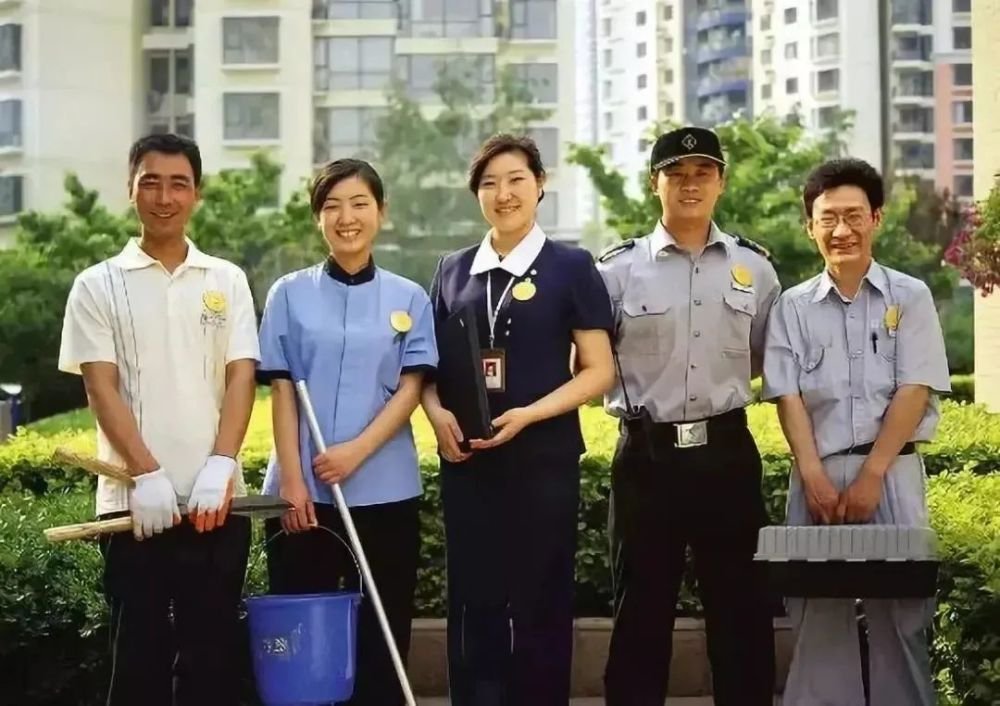 将猫吊尸示众的物业公司公开致歉,从此事件中反映出了什么问题?