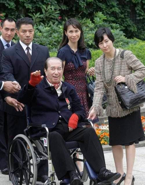 赌王何鸿燊大房争产17亿失败：原配不同葬子女无股份，原因是岳父