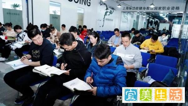 学健身教练培训一般费用是多少呀？