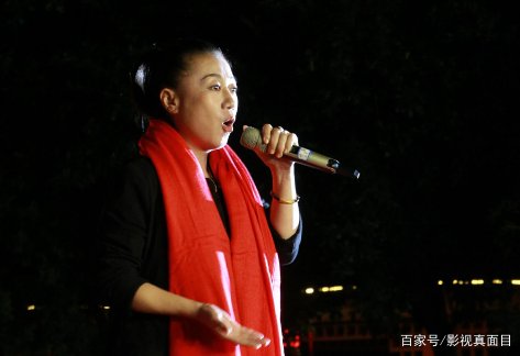 39岁的林燕凭什么在《好声音》舞台上，征服那英汪峰，惊呆现场观众？