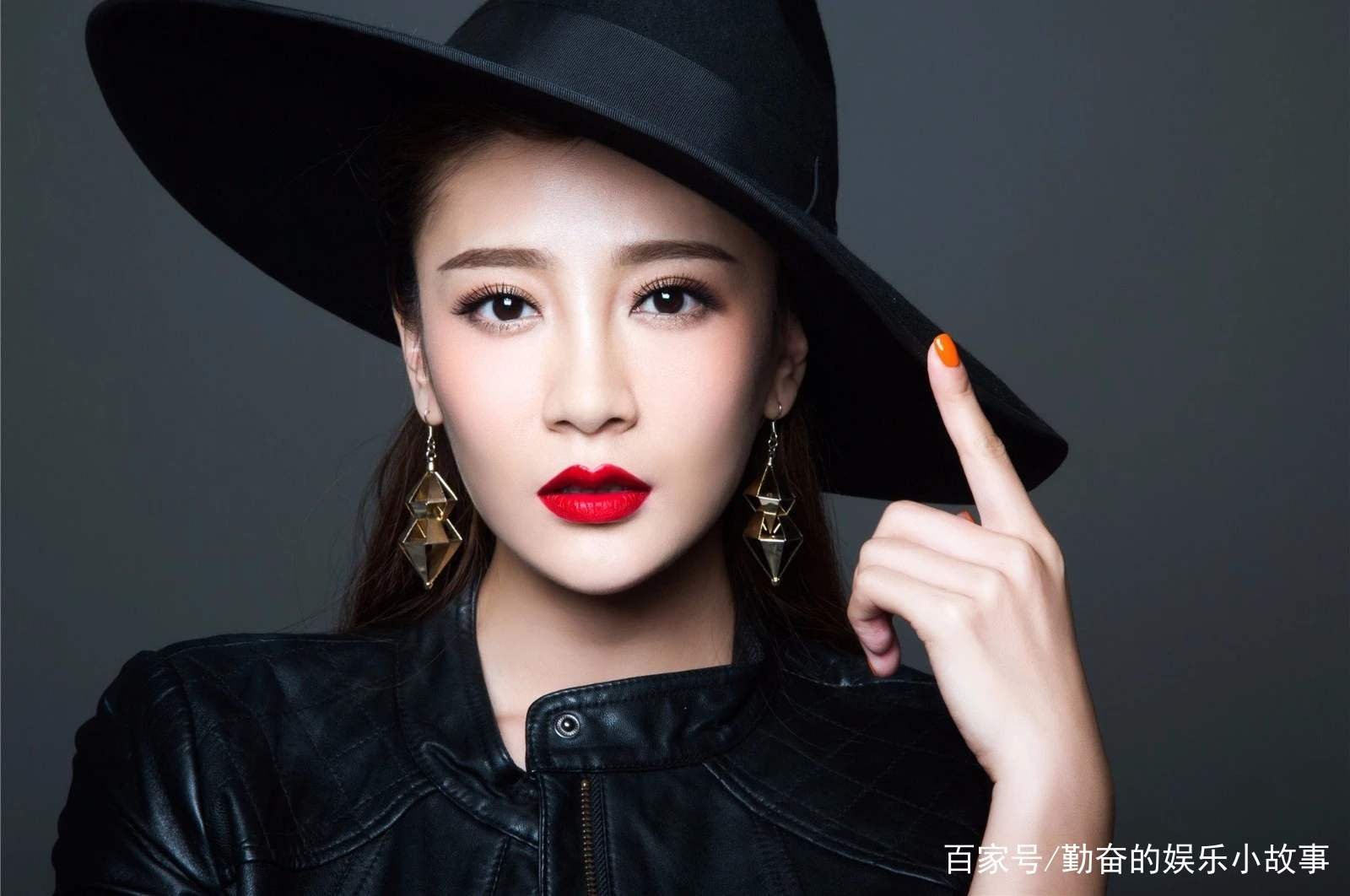 曹云金与妻子离婚时,为她转账500万,两人现状如何?