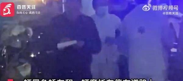成都机场路辅路发生严重交通事故，目击者称多车相撞有人员伤亡，警方：现场事故已处理，具体原因正在调查