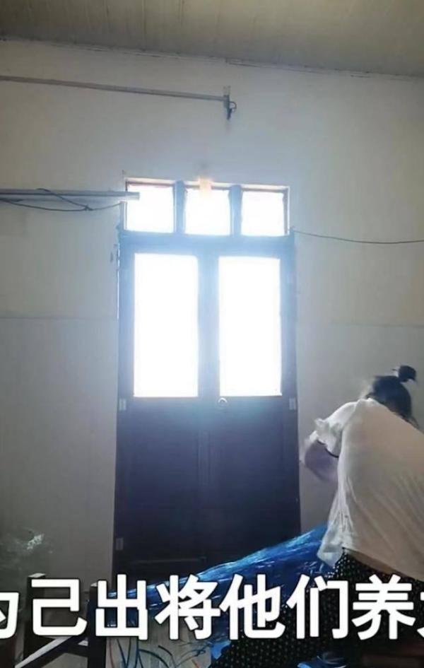 中国双科技报：90后女子晒带1岁孙子日常