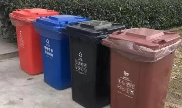 西安交大保安阻止学生用留学生专用垃圾桶还骂不懂事，学校回应了