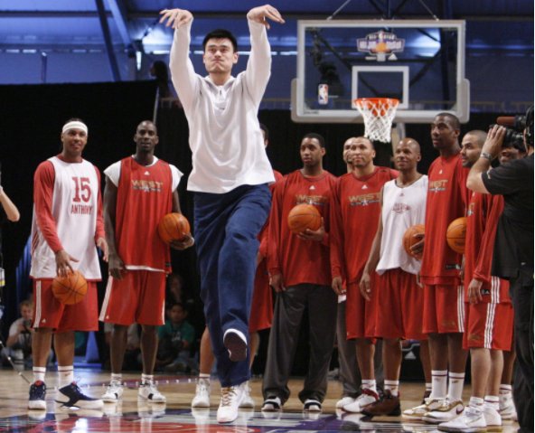 姚明无缘入选NBA75大球星,他为何会落选?