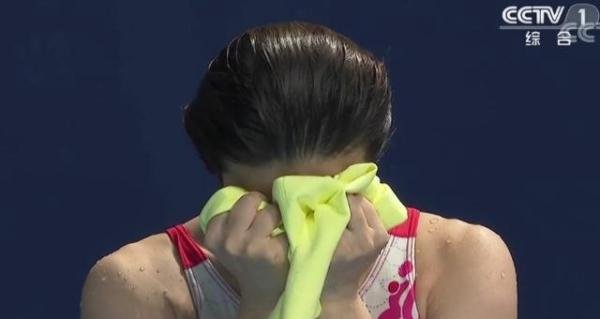 王涵给施廷懋送上爱的抱抱 这是咋情况？