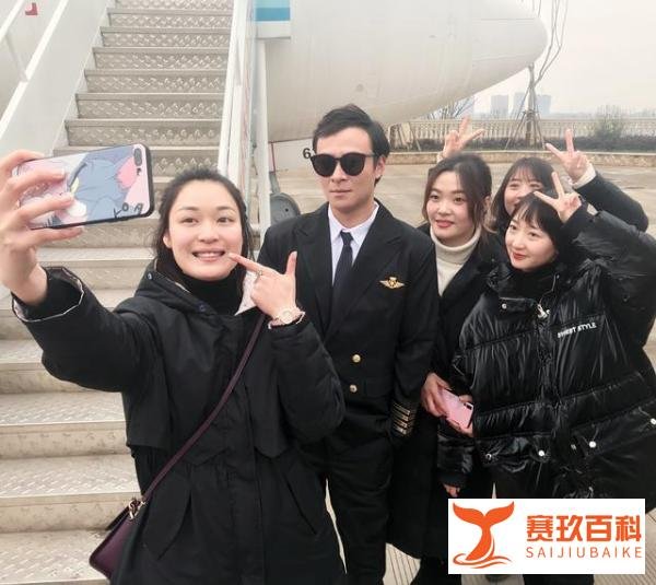 吴镇宇宣布退出微博，网友爆料他到四川天航高校当老师了？