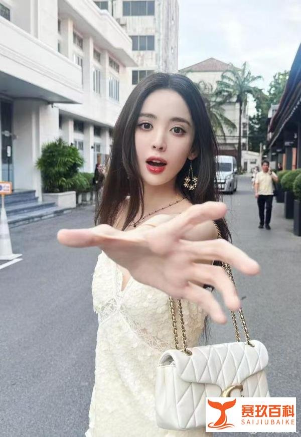 娜扎“手滑”把杨幂编辑掉？这波操作太有料啦