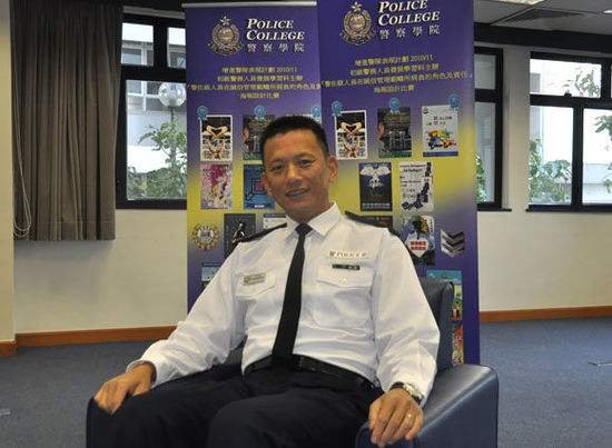 香港警察署长跟警务处长一个级别吗？