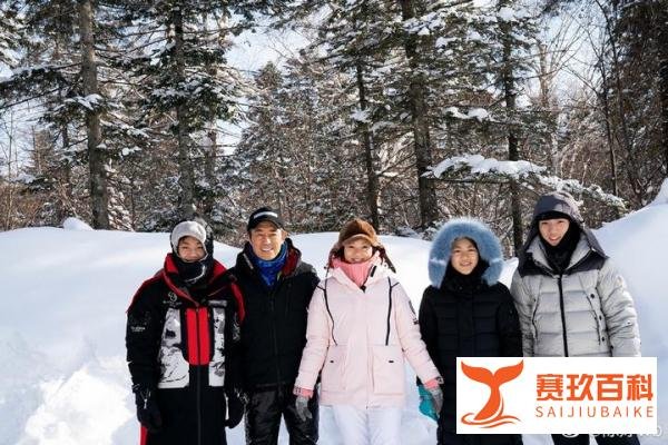 张艺谋70岁生日，39岁妻子陈婷PS全家合照为老公庆生