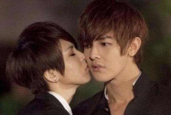 真不见外！曾沛慈刚官宣结婚喜讯，汪东城就晒对方亲他的照片