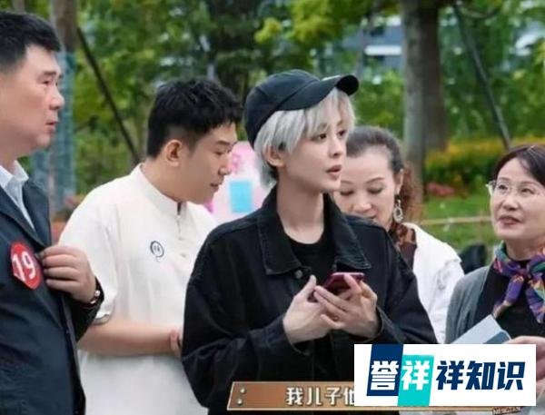 娜扎在相亲角本科学历被嫌弃,网友:现在的相亲都这么卷吗?