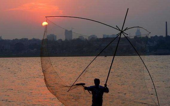 “大海是渔民的什么填词”怎么解释