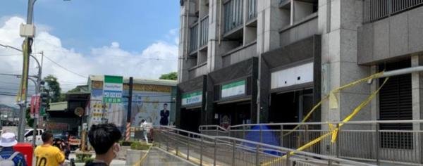 40岁台湾男艺人艾成坠楼摔落在地铁口当场死亡！遗言曝光看哭众人