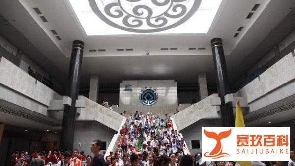 五一假第1天兵马俑景区俑比游客多 网友：都是疫情惹的祸