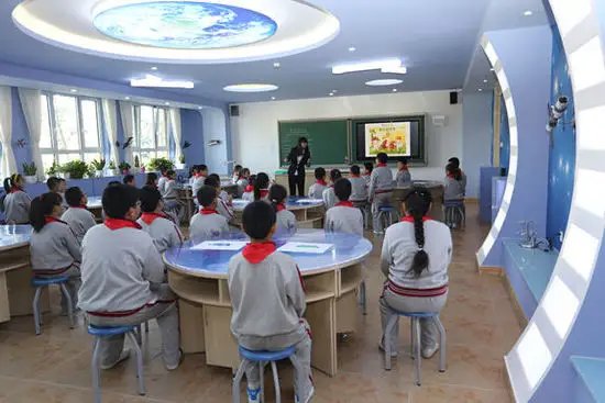 福建一班主任歧视外地孩子与家长发生争执,当地部门对此事是如何处理的?