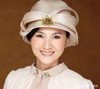 齐名邓丽君的她,嫁给了二婚丈夫退隐,如今夫妻皆因患癌病逝,他们是谁?