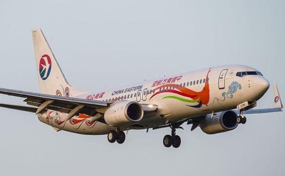 东航搭载132人客机在广西坠毁，消防救援席地而卧，他们的日常有多艰苦？