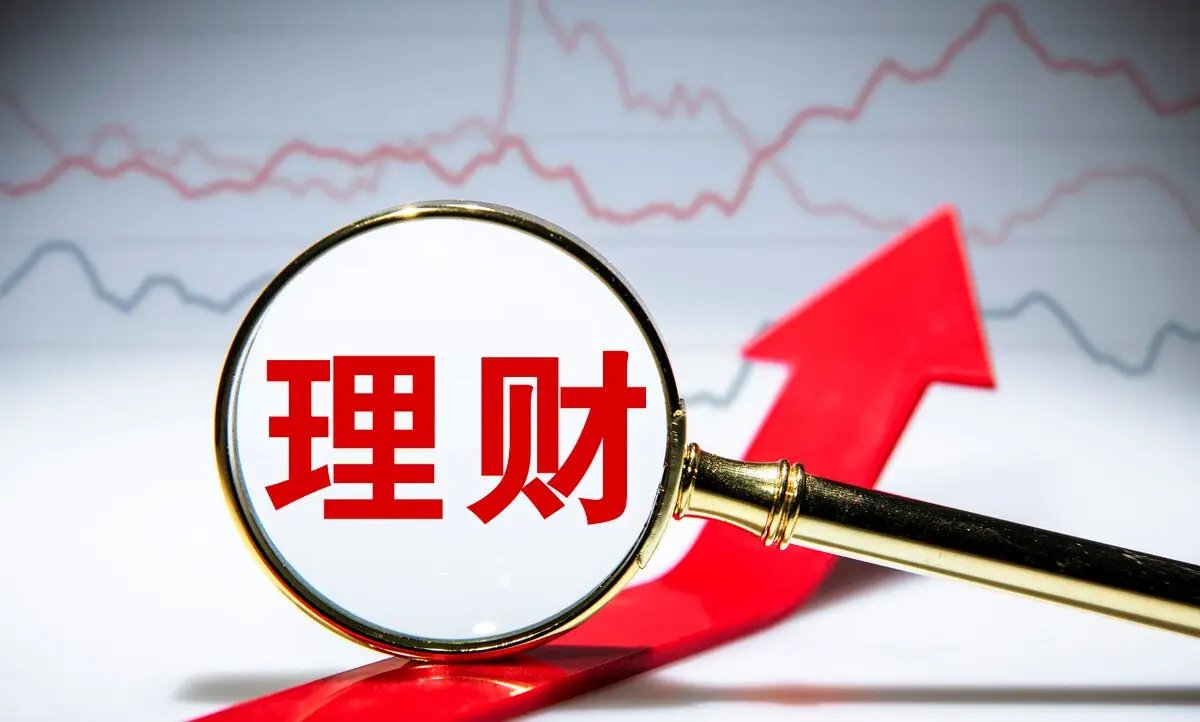 专家称年轻人把基金当奶茶买，老人投资收益远高于年轻人，反映出哪些问题？