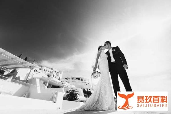 离婚率上升，花钱销毁婚纱照成新消费，美国媒体直呼专业！