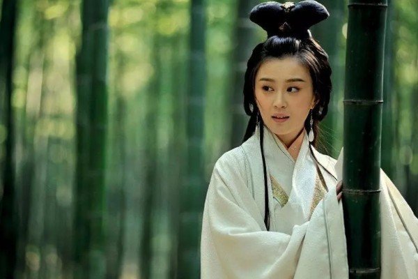 在中国历史上，曾有过“闺蜜干政”的人是谁？