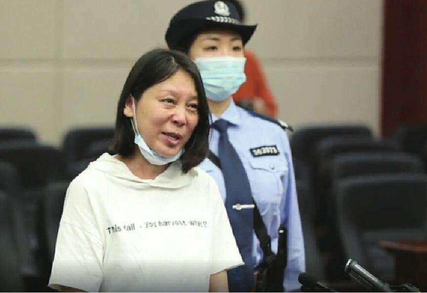 劳荣枝回答检方讯问态度强硬不配合，推翻供述，她和法子英究竟是什么关系？
