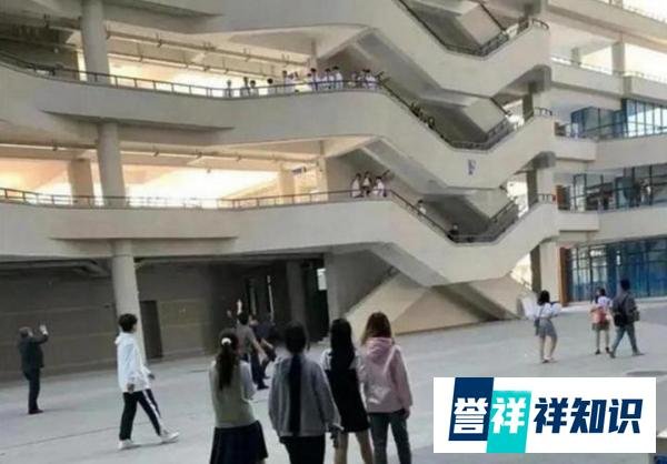 “硫酸男孩”火爆全网，比起被伤害，那些为其开脱的人才更可怕