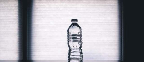 农夫山泉宣布涨价？卖个水为啥都会涨价？别的水品牌会跟吗？