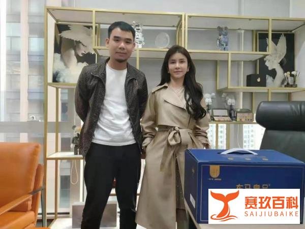 王思聪周鸿祎看好的网红李七喜也在品尝东马皇品鲜炖燕窝